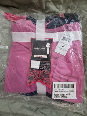 NWT- Ashford & Brooks Small Women’s Pink Flamingo Pajama Set - Top & Bottom